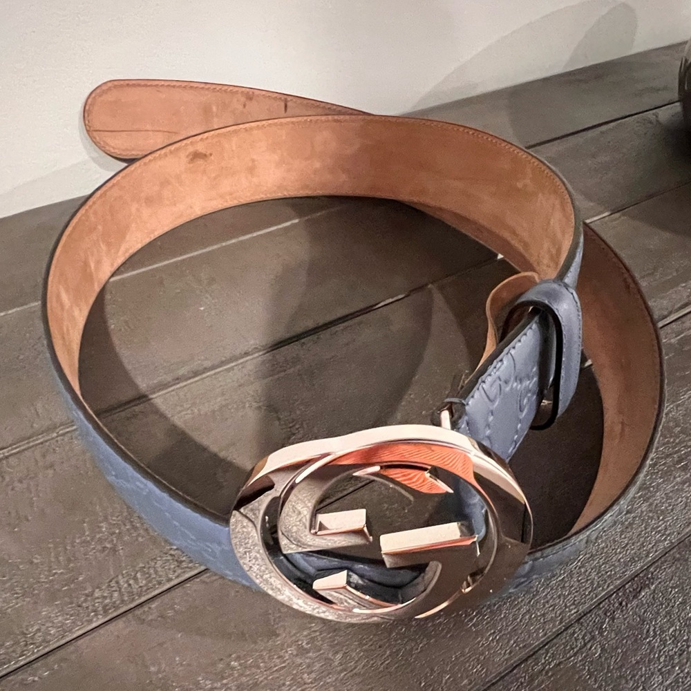 Slate blue Silver GG buckle GUCCI belt. Never worn. Impressive!  Size is 100-40